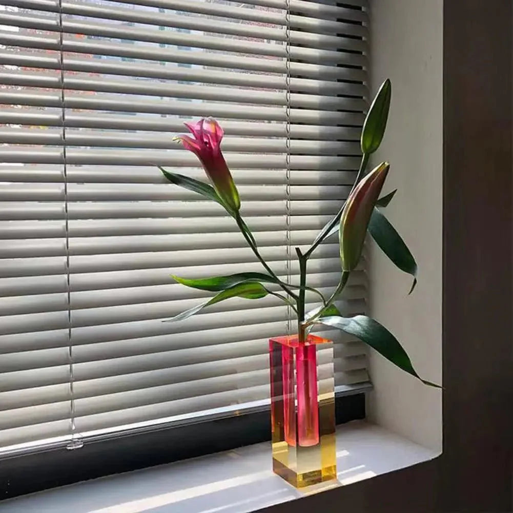 GradientGlow - Krystal Cuboid Vase