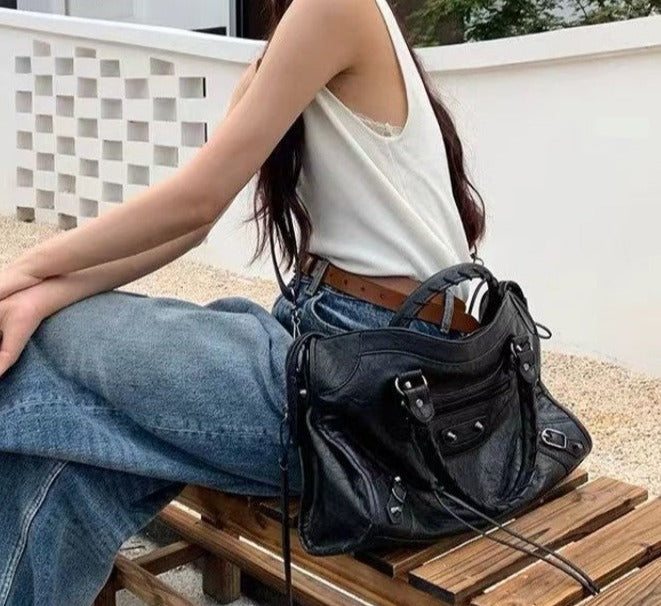 Marla - Modern Large Rivet Skuldertaske