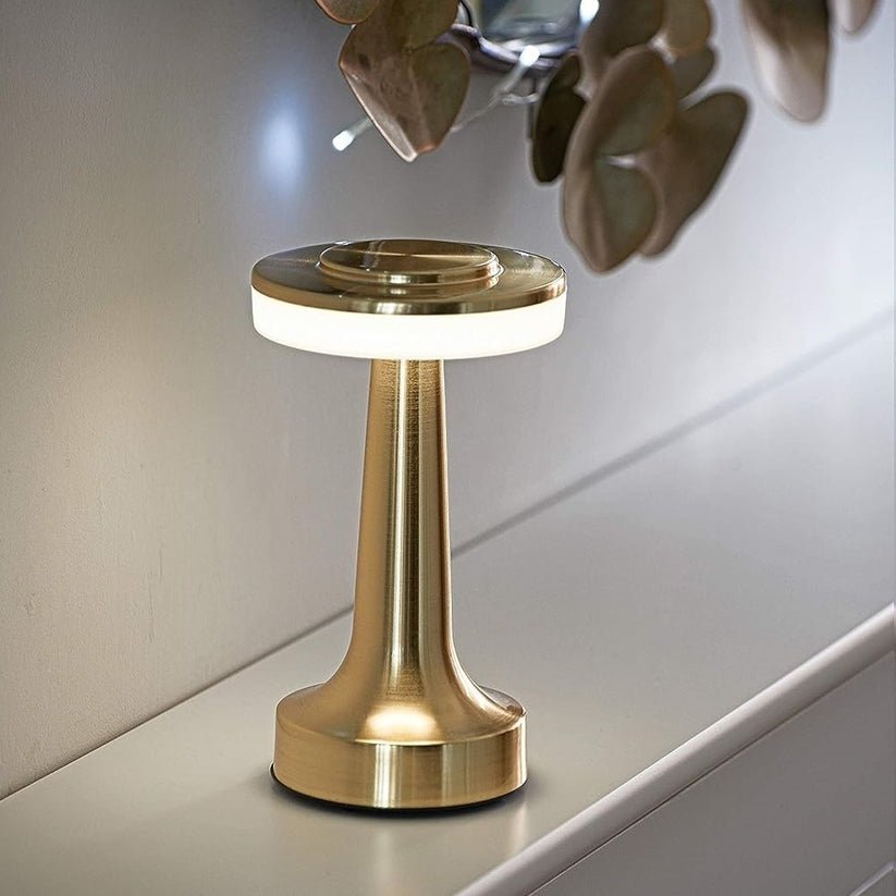 Illumia - Genopladelig Bordlampe