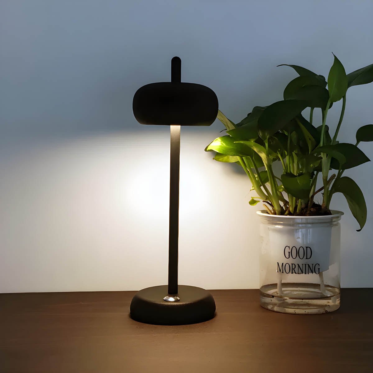 Nivara - Minimalistisk trådløs bordlampe