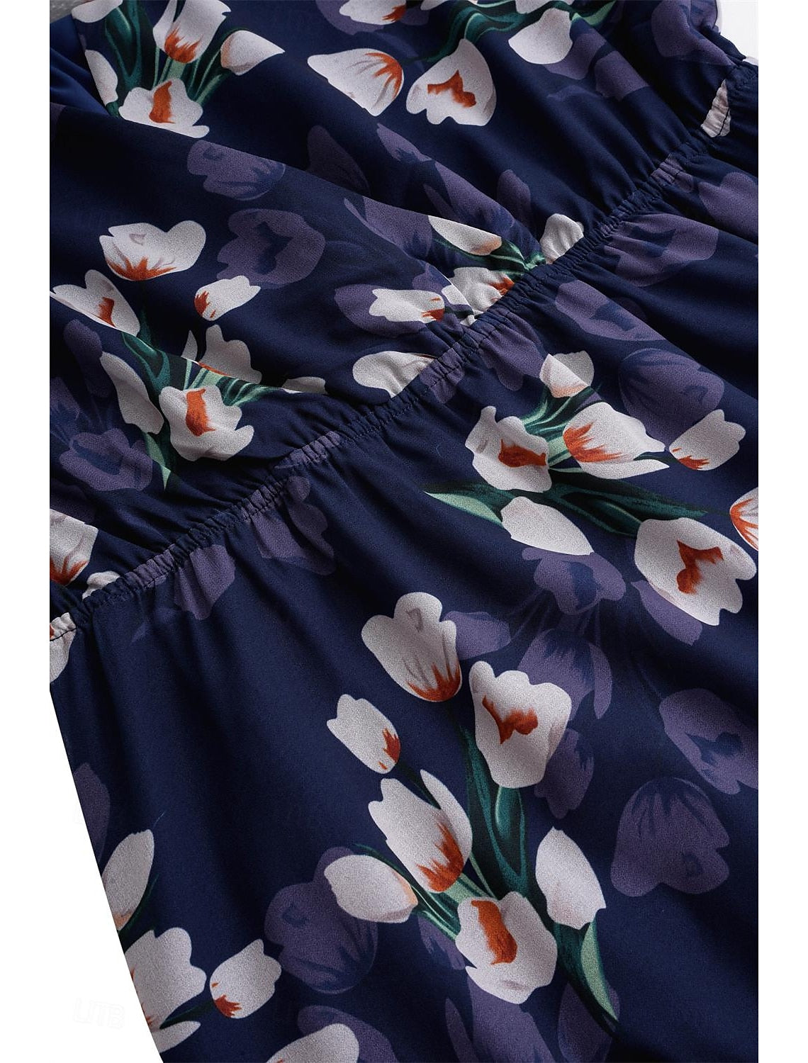 Elsie – Kortærmet v-hals minikjole med blomsterprint