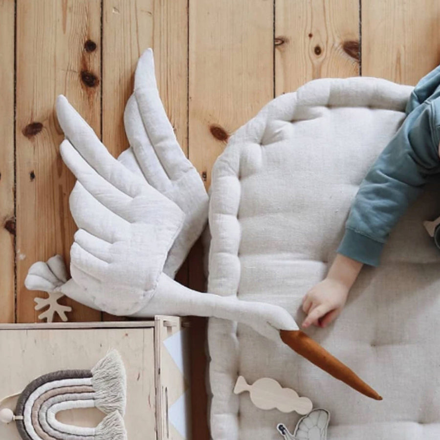 SwanGrace - Elegante Svævende Svaner