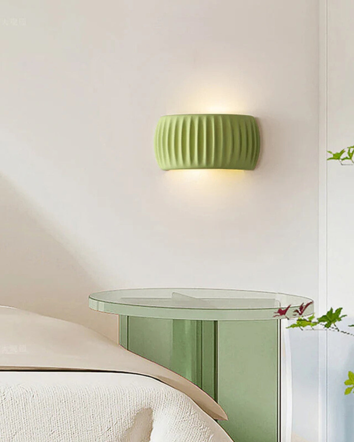 Lumavéa - Elegant væglampe - med kunstnerisk bølget silhuet