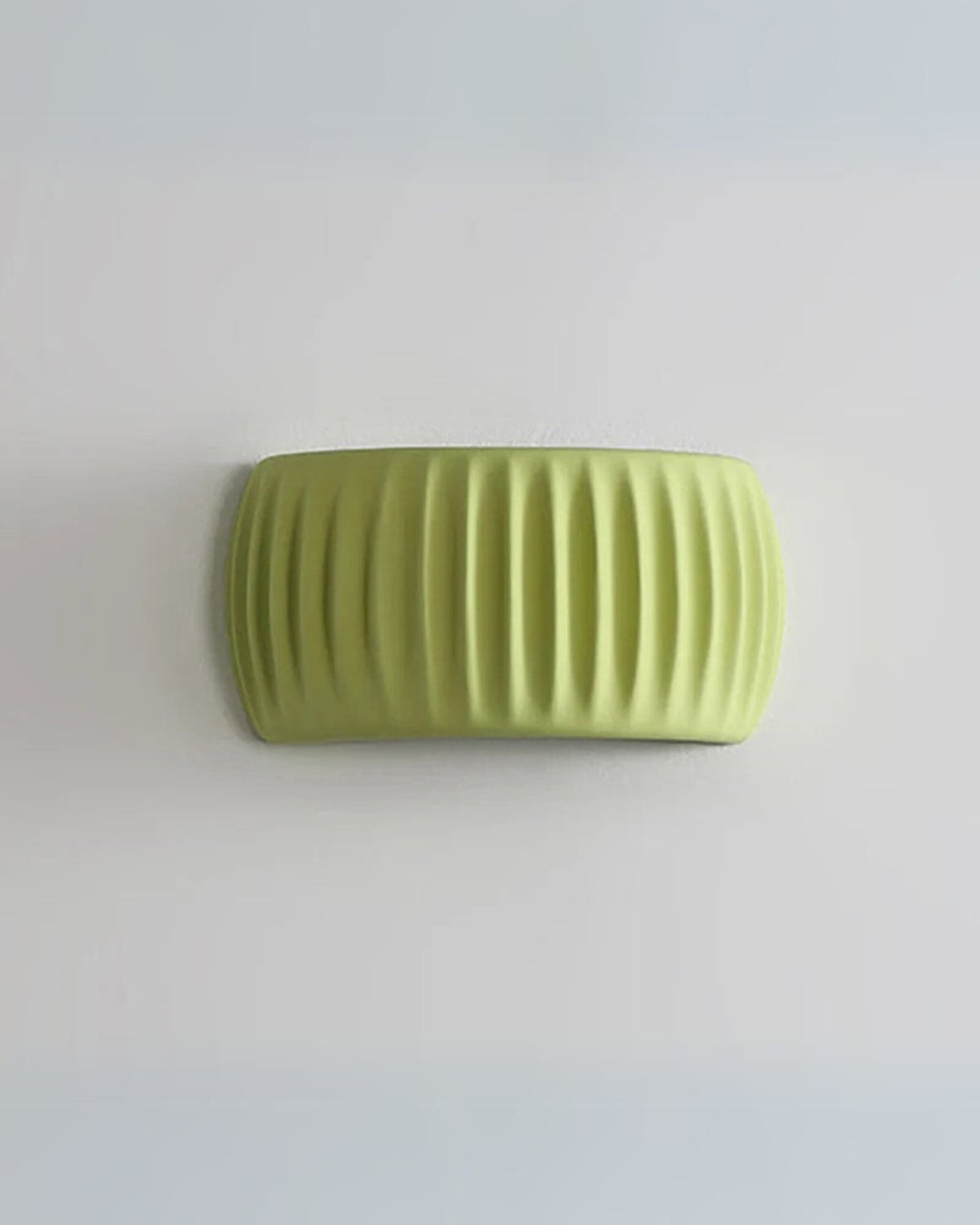 Lumavéa - Elegant væglampe - med kunstnerisk bølget silhuet