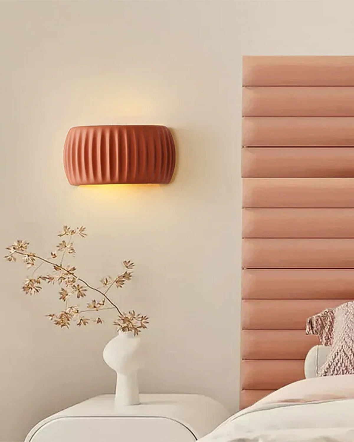 Lumavéa - Elegant væglampe - med kunstnerisk bølget silhuet