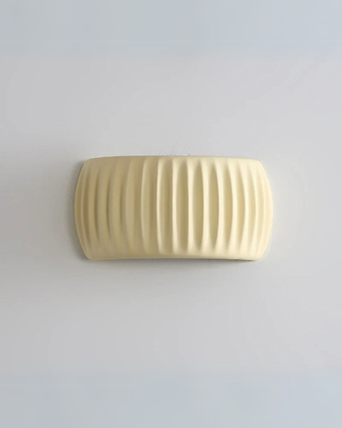 Lumavéa - Elegant væglampe - med kunstnerisk bølget silhuet