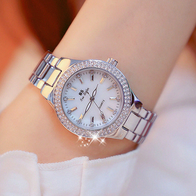 Lira – Elegant Dameur i Quartz, Vandafvisende Design