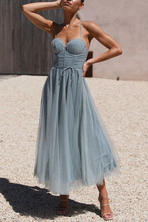 Laura - Elegant maxikjole uden ryg