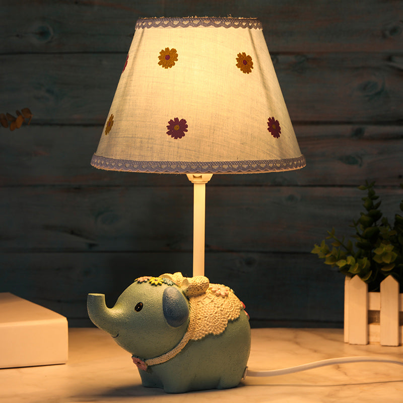 Elebloom – Bordlampe med kjegle for barn med blomstermønster og elefantsokkel