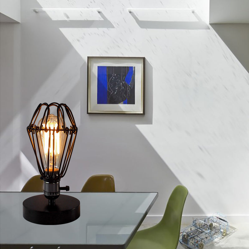 Noctiron – Industriel bordlampe med kronbladramme