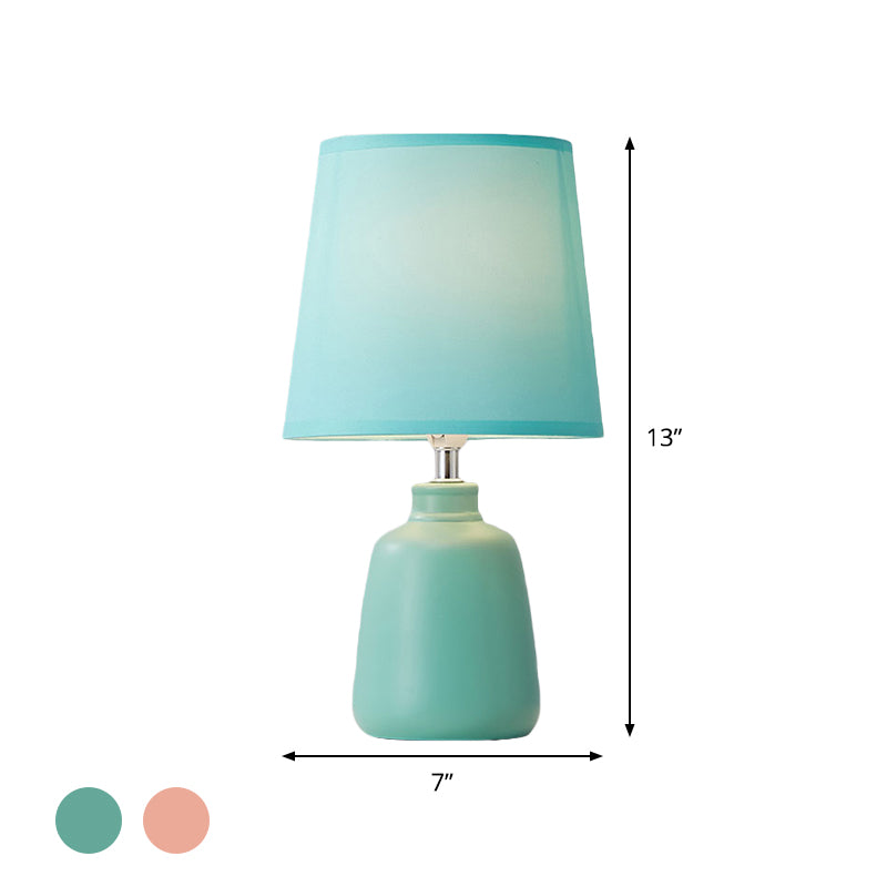 Lunavase – Blødt tilspidset stoflampe med keramisk fod