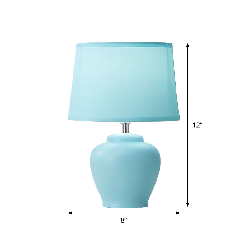 Lunavase – Blødt tilspidset stoflampe med keramisk fod
