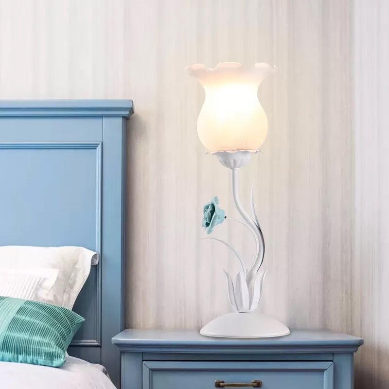 Florvia – Haveinspireret bordlampe i frostet glas