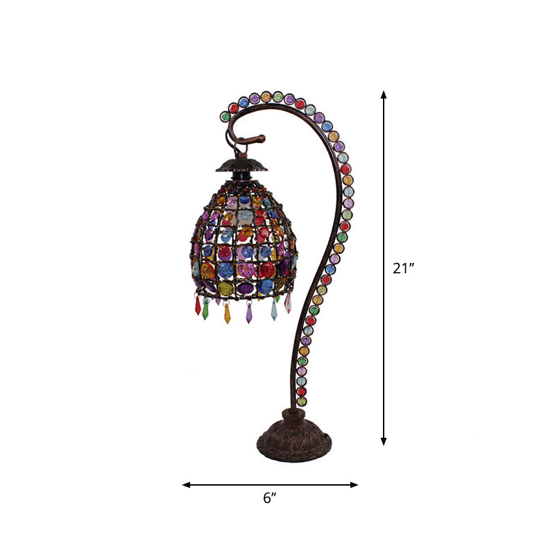 Lumbelle – Boho bordlampe med perler og elegant farvet glas