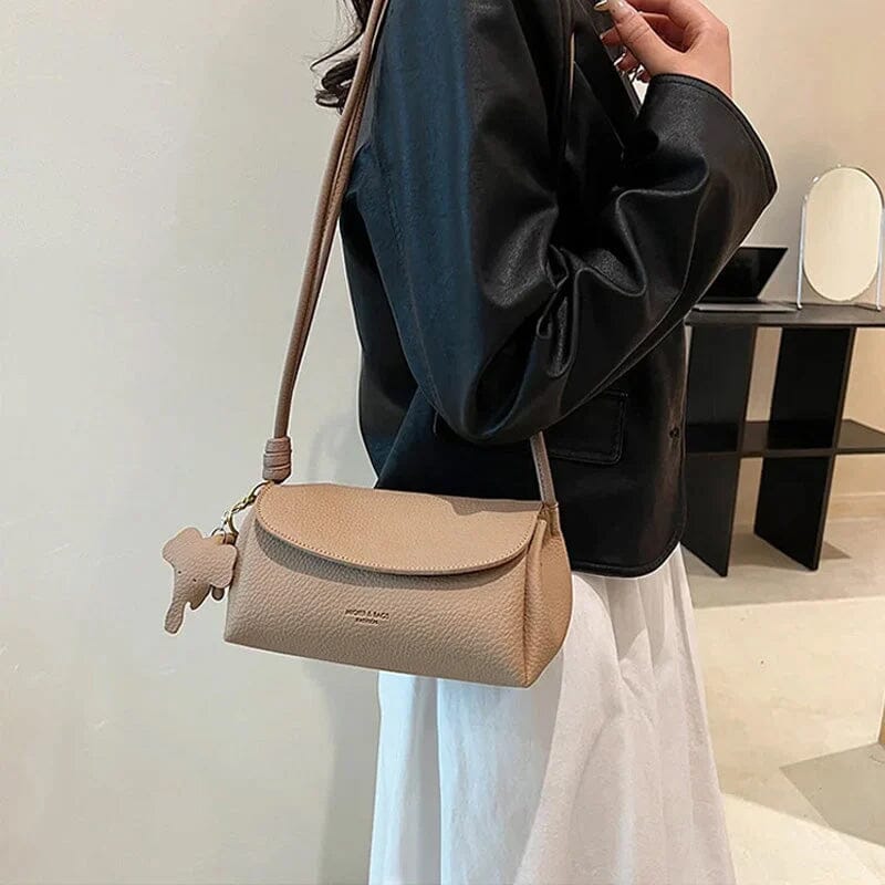 Lacey - Stilfuld crossbody-taske med elefantvedhæng