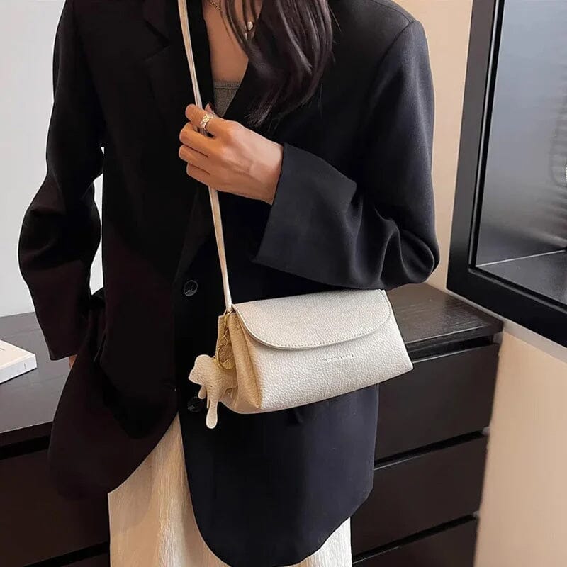 Lacey - Stilfuld crossbody-taske med elefantvedhæng