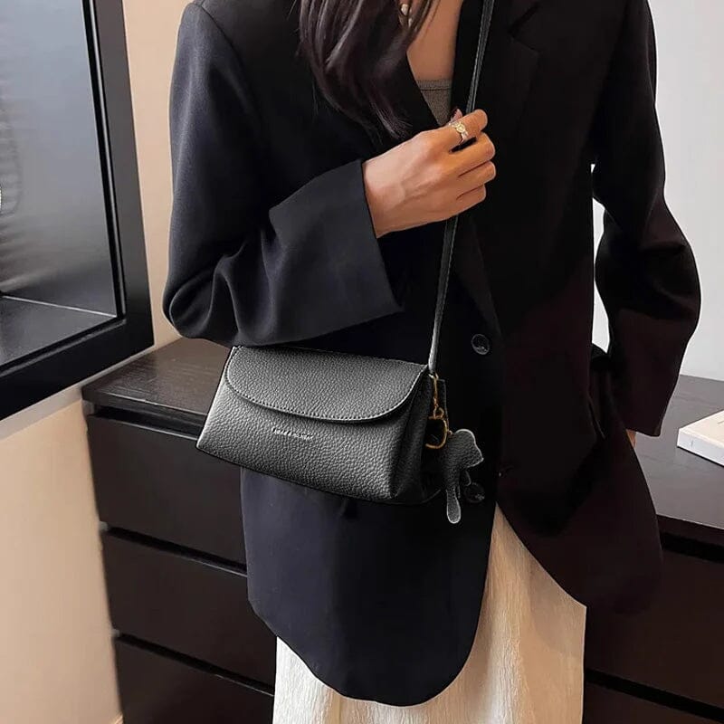 Lacey - Stilfuld crossbody-taske med elefantvedhæng