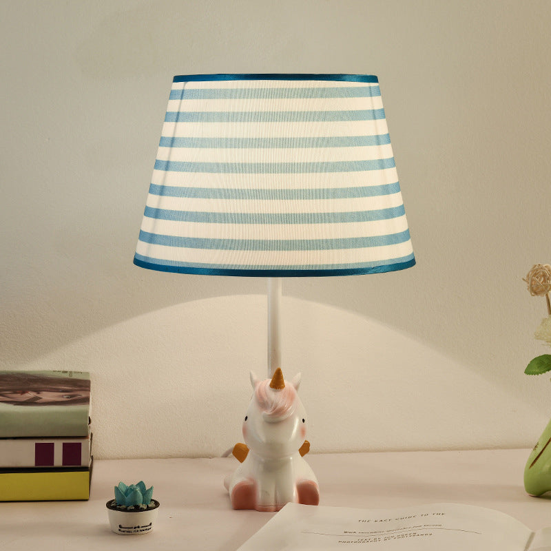 Figurilux – Nordisk inspireret natbordslampe til soveværelse