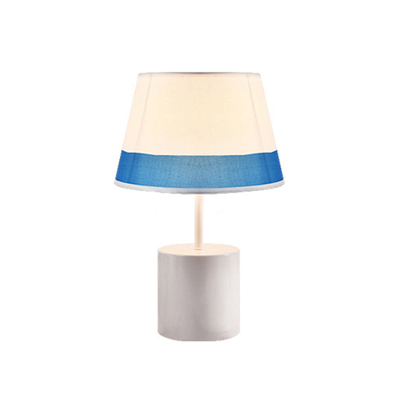 Figurilux – Nordisk inspireret natbordslampe til soveværelse