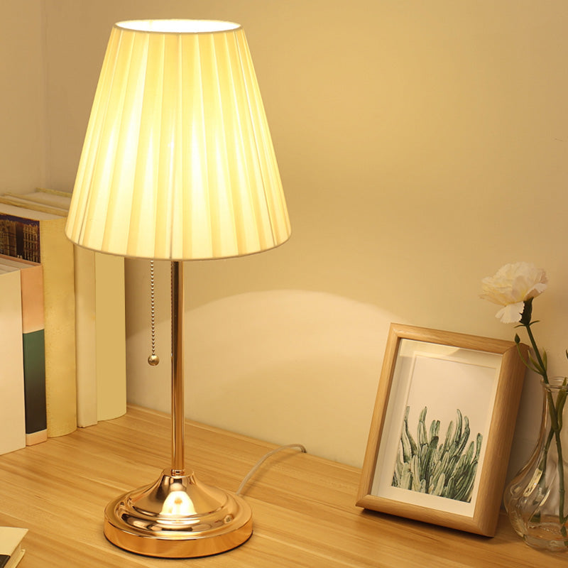AstralGlow - Elegant stof Empire Shade bordlampe med trækkæde