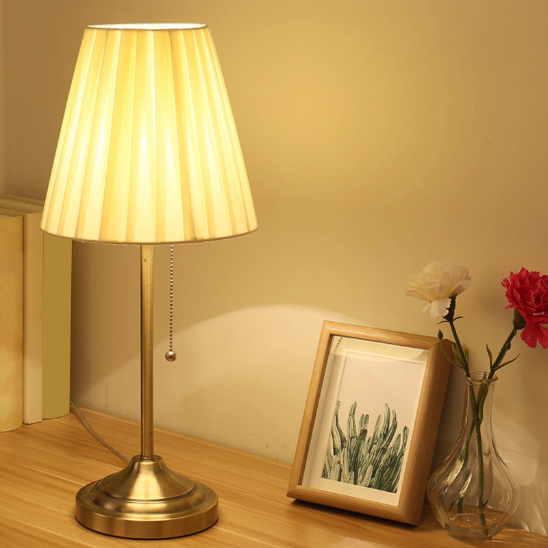 AstralGlow - Elegant stof Empire Shade bordlampe med trækkæde