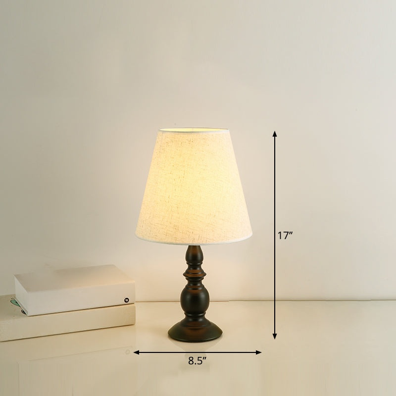 LuxeBeam Iron Natbordslampe – Minimalistisk sengebordslampe med tilspidset stofskærm
