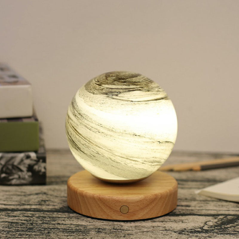 LunarGlow Mini Natlampe – Postmoderne bordlampe med træfod
