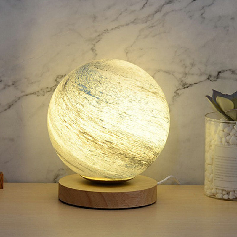 LunarGlow Mini Natlampe – Postmoderne bordlampe med træfod