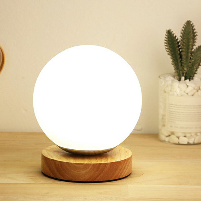 LunarGlow Mini Natlampe – Postmoderne bordlampe med træfod
