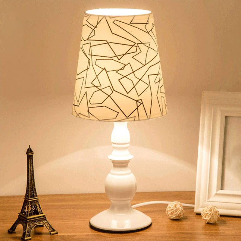 Lumivelle – Klassisk hvid bordlampe