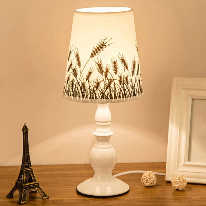 Lumivelle – Klassisk hvid bordlampe