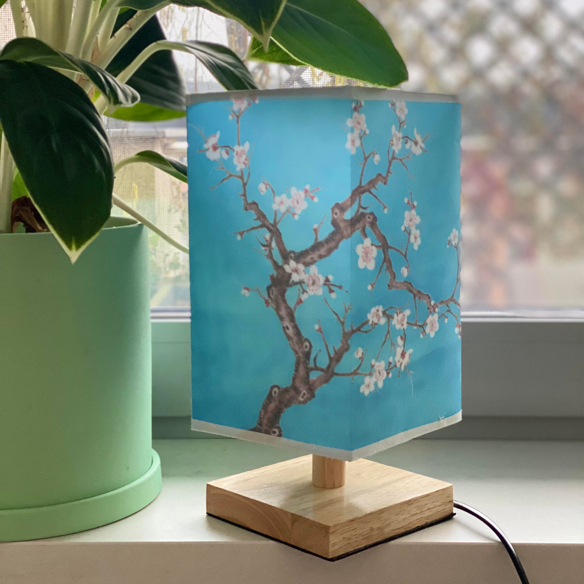 SakuraLight – Dæmpbar bordlampe i japansk stil