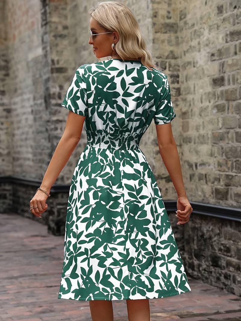 Ivy – Kortærmet slå-om-kjole med blomsterprint