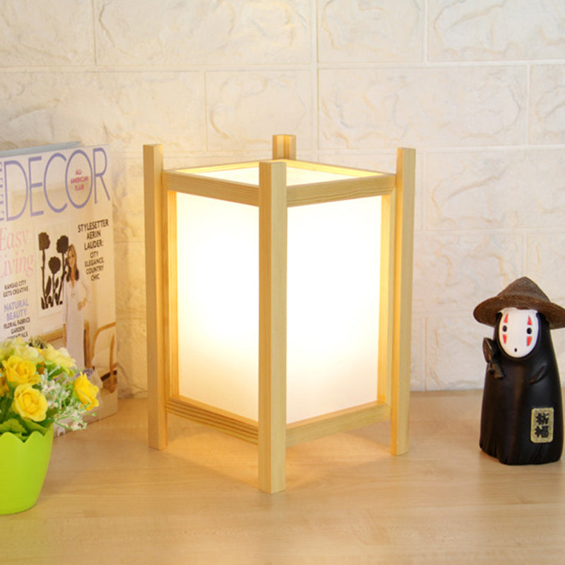 Woodelle – Moderne bordlampe med charme i naturligt træ