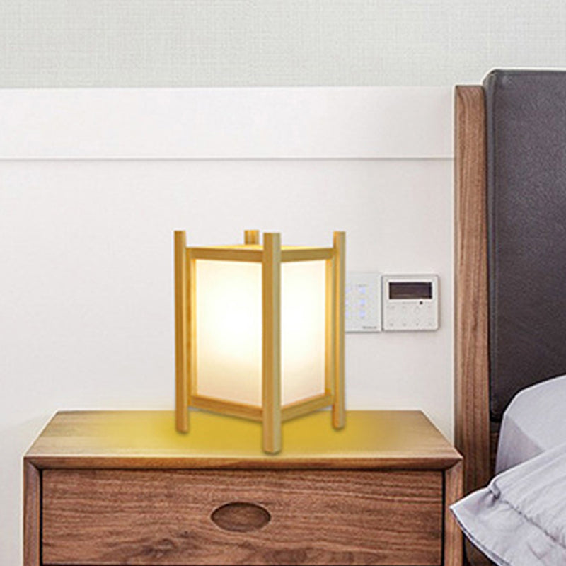 Woodelle – Moderne bordlampe med charme i naturligt træ