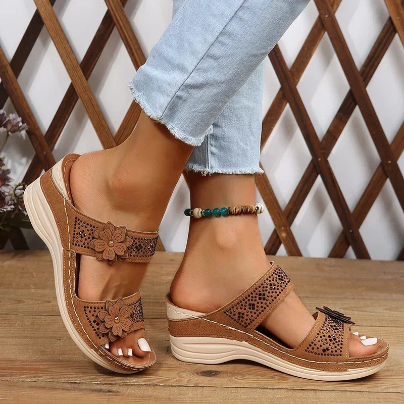 Bella - Elegante blomstrede sandaler