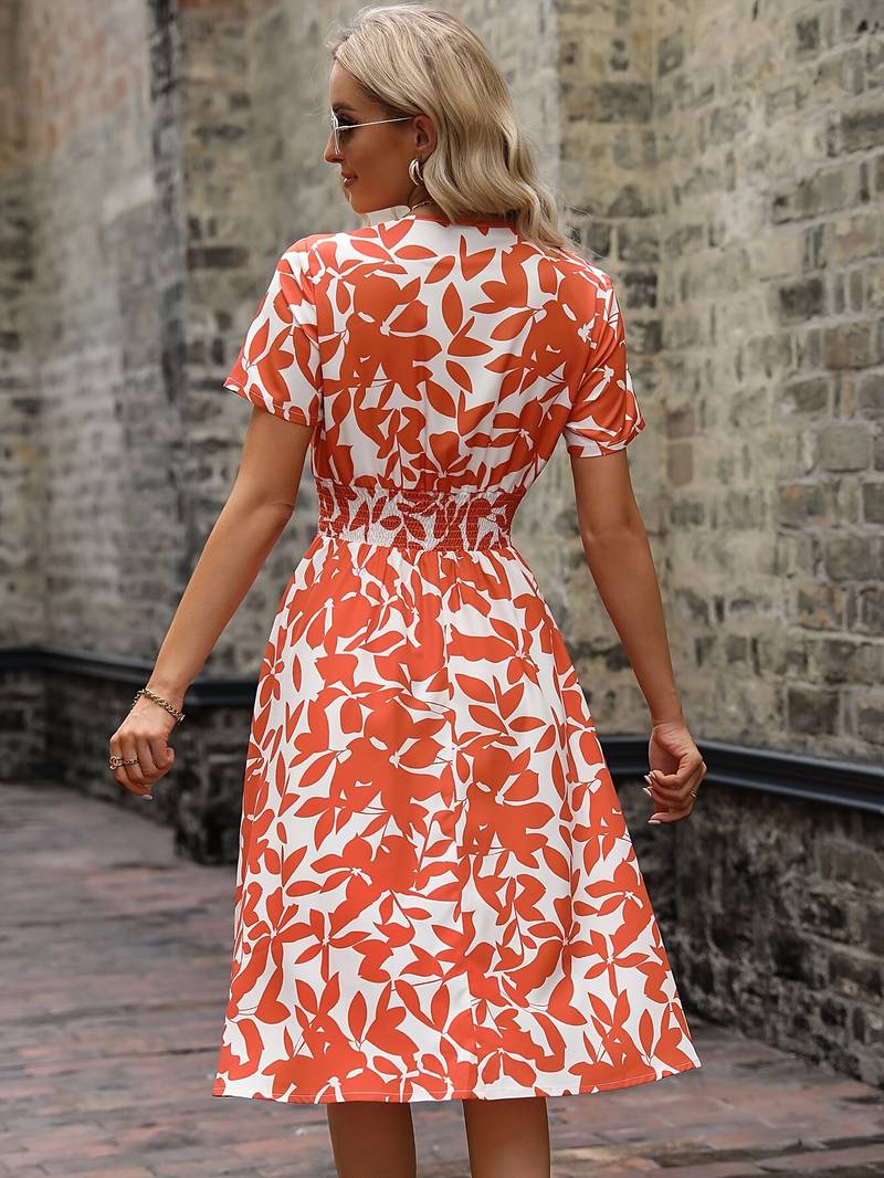 Ivy – Kortærmet slå-om-kjole med blomsterprint