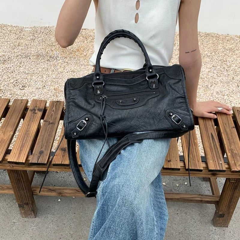 Marla - Modern Large Rivet Skuldertaske