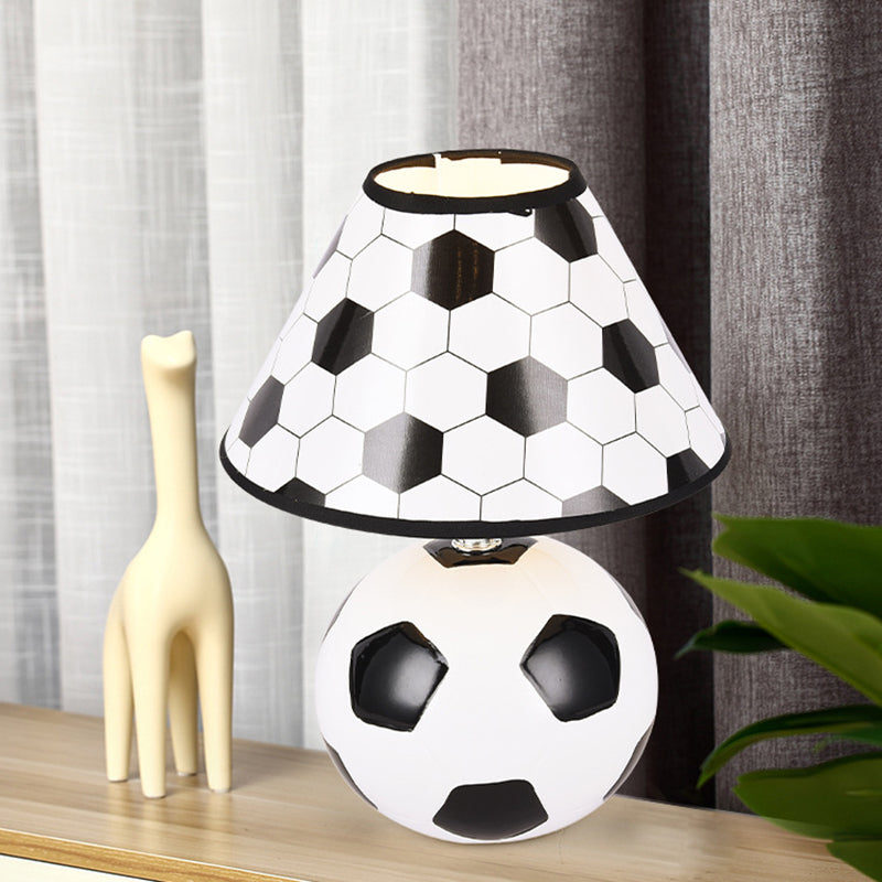 StrikerShade – Fodbold keramisk skrivebordslampe