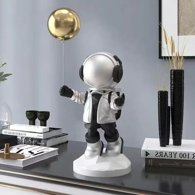 StarryVoyager - Finurlig astronaut og ballonfigur til drømmende rum