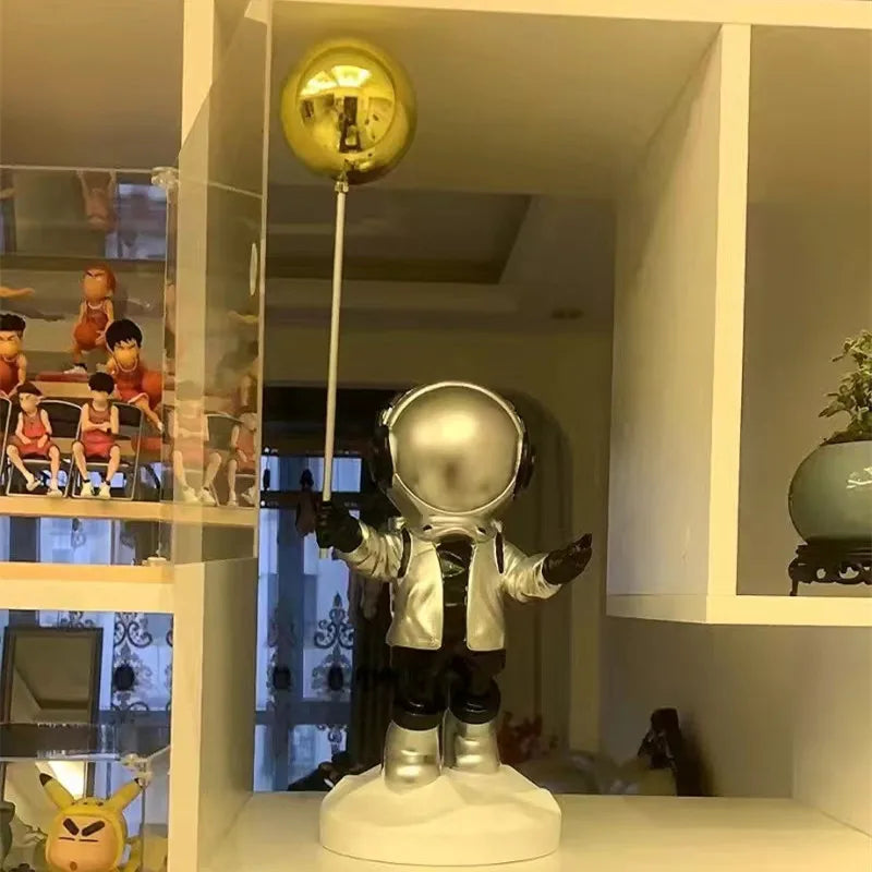 StarryVoyager - Finurlig astronaut og ballonfigur til drømmende rum