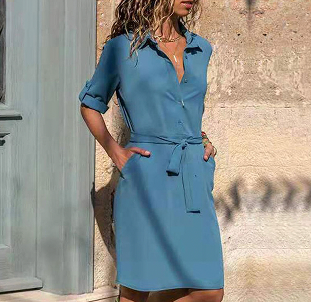 Delia - Elegant kjole med knapper