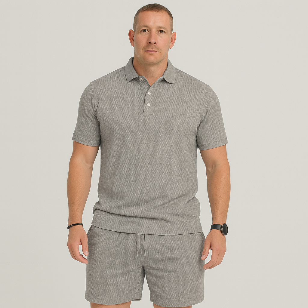 Herre sommer casual sæt – Let top med golfkrave og ensfarvede shorts med lommer