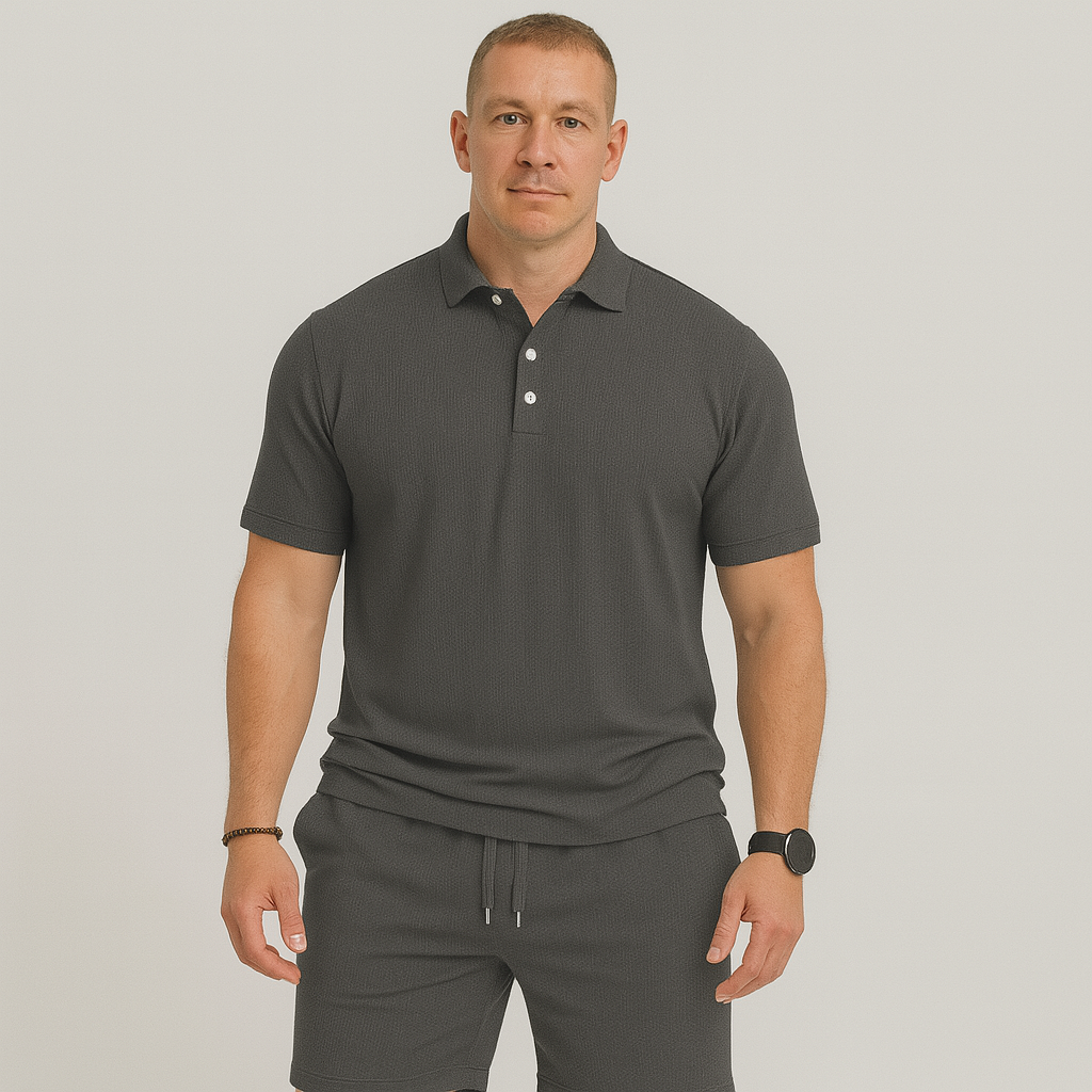 Herre sommer casual sæt – Let top med golfkrave og ensfarvede shorts med lommer
