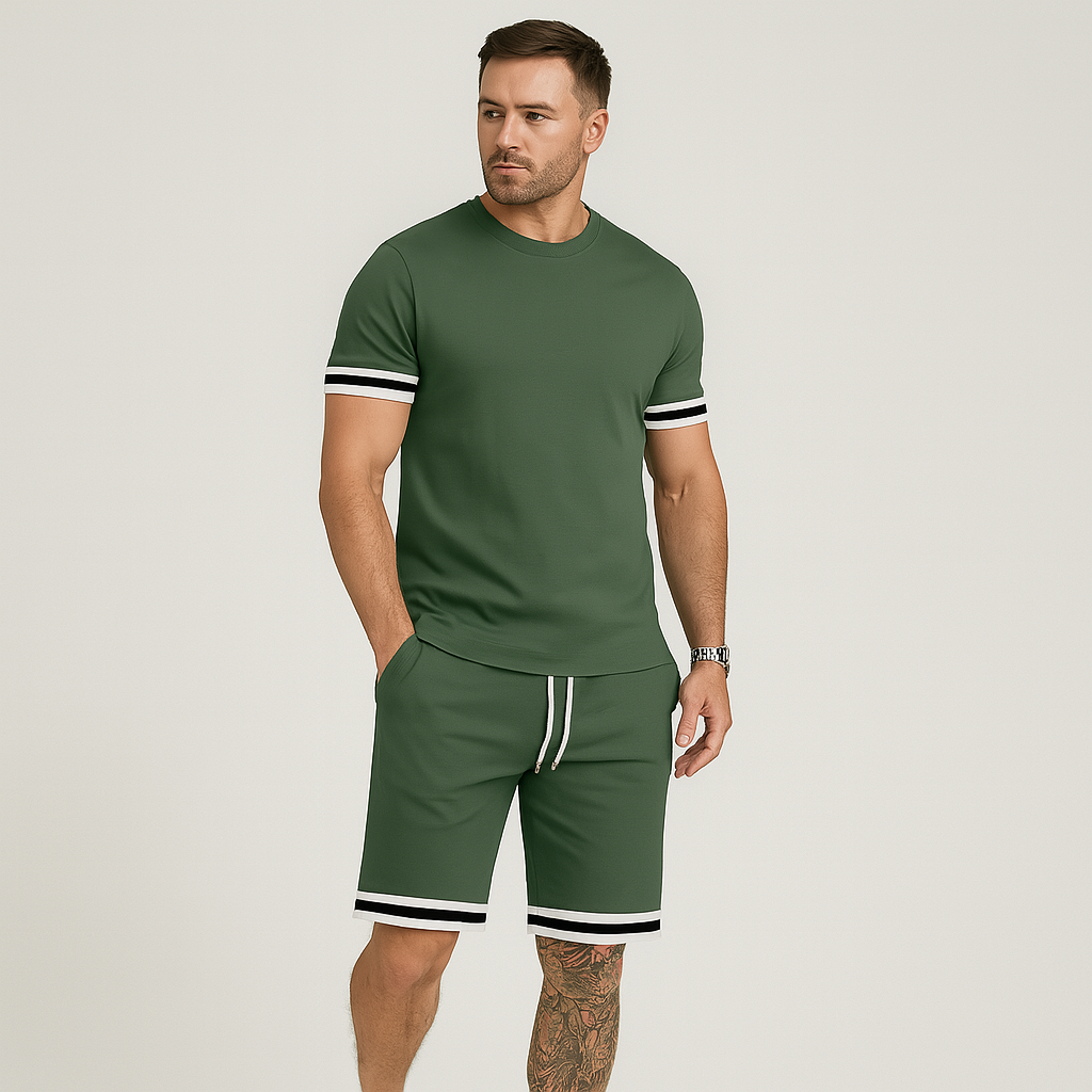 Nyt afslappet 2-delt herresæt – kortærmet T-shirt med rund hals og shorts med snøre i ensfarvet