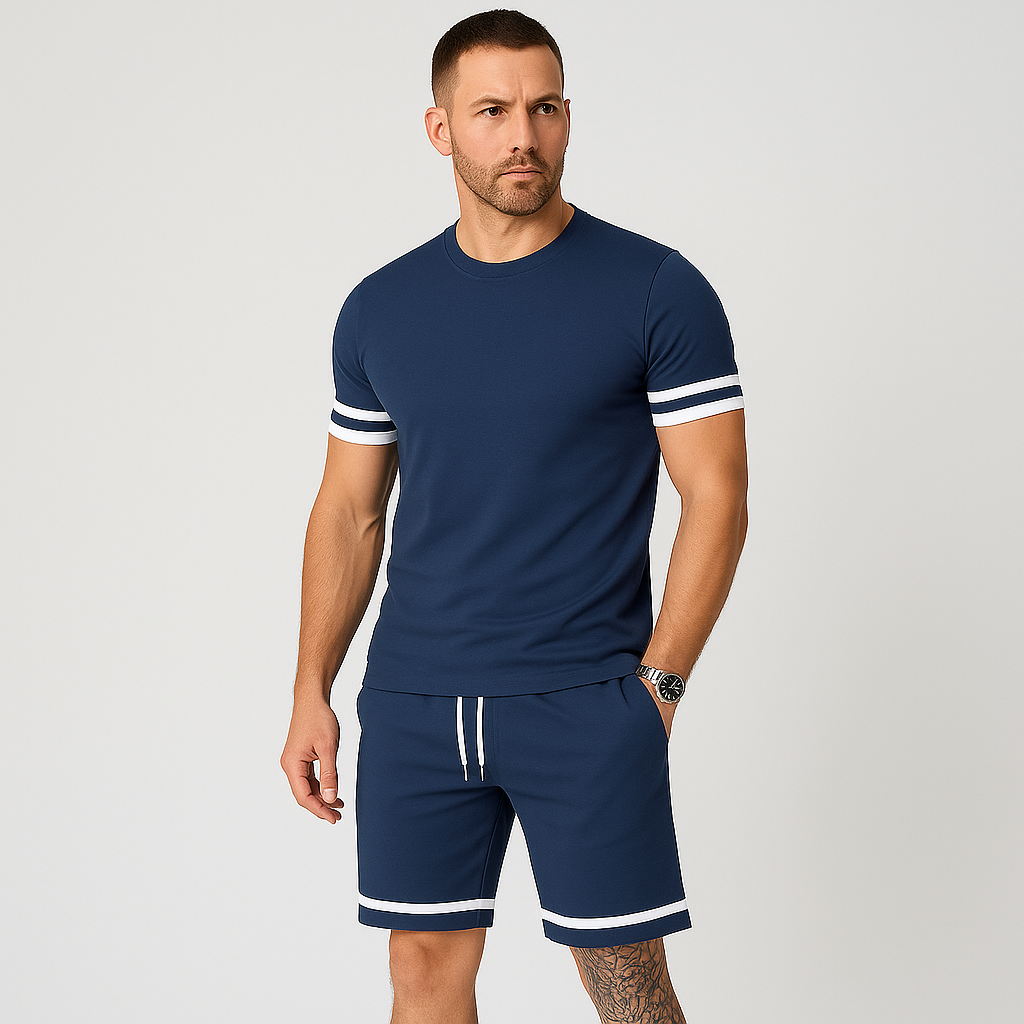 Nyt afslappet 2-delt herresæt – kortærmet T-shirt med rund hals og shorts med snøre i ensfarvet
