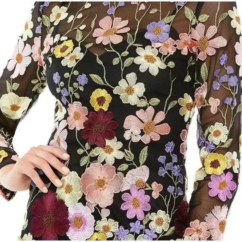 Nana - Høj krave og lange ærmer blomstret kjole