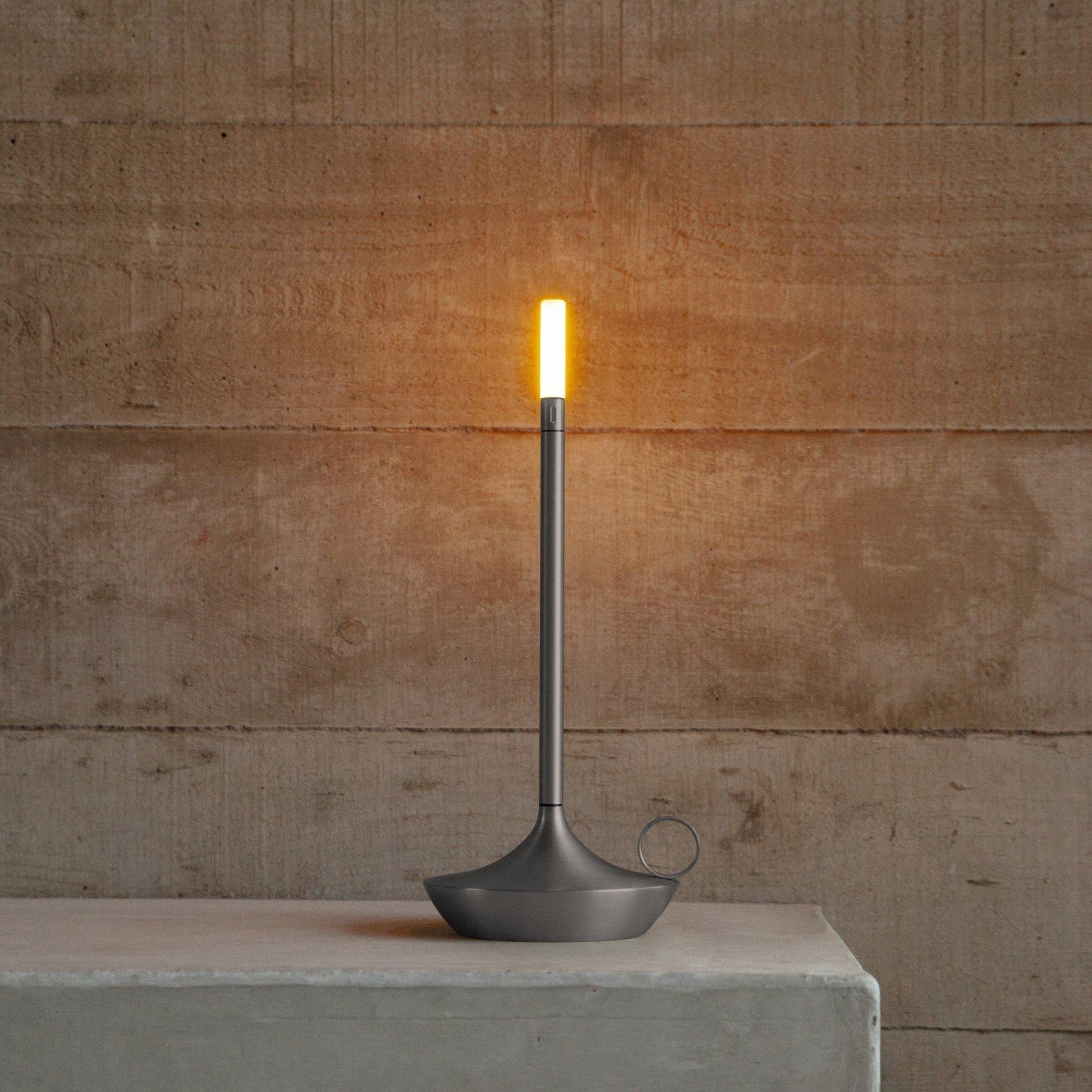 NovaGlow - Glimrende bordlampe