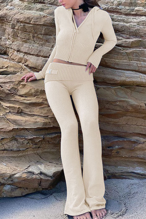 Set aus Strickhose mit hoher Taille und Kapuzenoberteil
