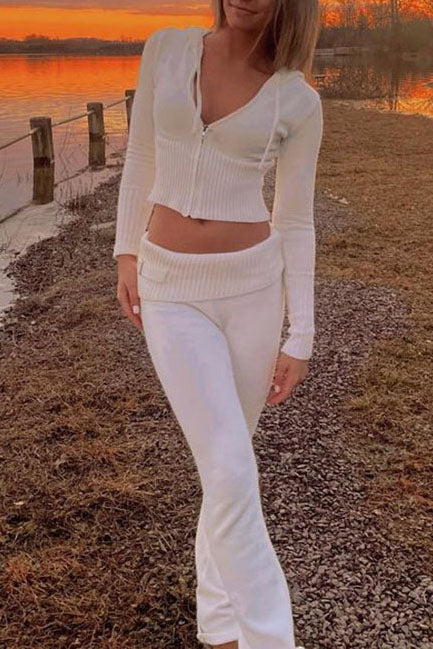 Set aus Strickhose mit hoher Taille und Kapuzenoberteil